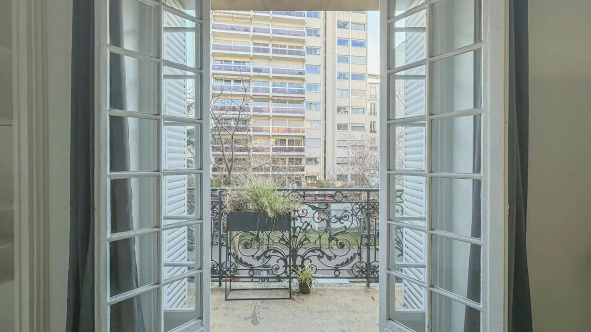 Flexliving - - Felix Faure